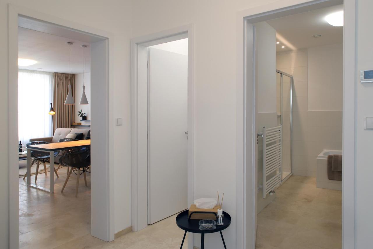 Apartmany Omega ลานชโกรน ภายนอก รูปภาพ