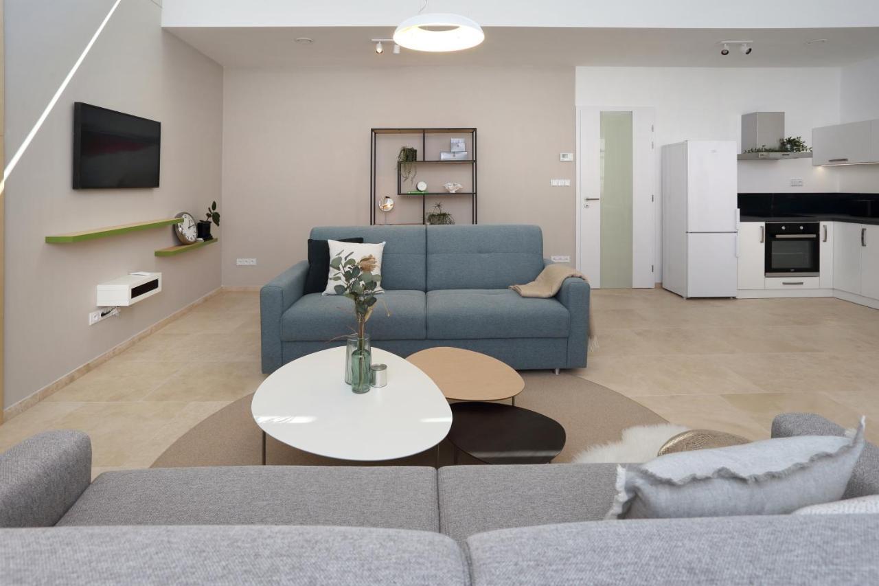 Apartmany Omega ลานชโกรน ภายนอก รูปภาพ