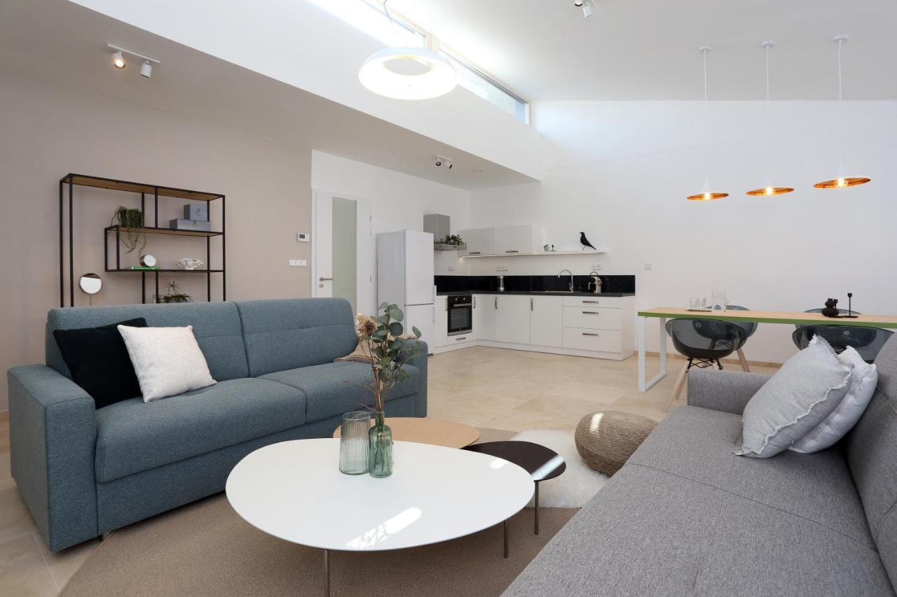 Apartmany Omega ลานชโกรน ภายนอก รูปภาพ