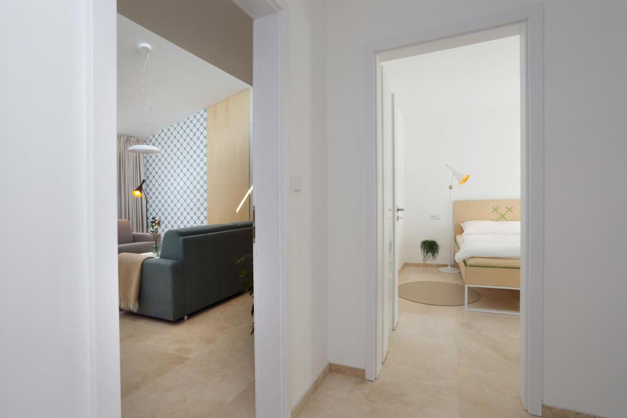 Apartmany Omega ลานชโกรน ภายนอก รูปภาพ