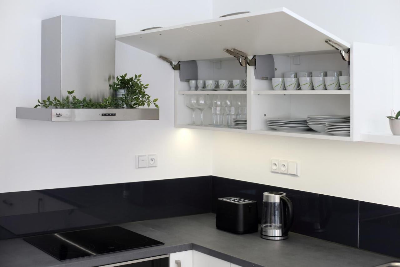 Apartmany Omega ลานชโกรน ภายนอก รูปภาพ