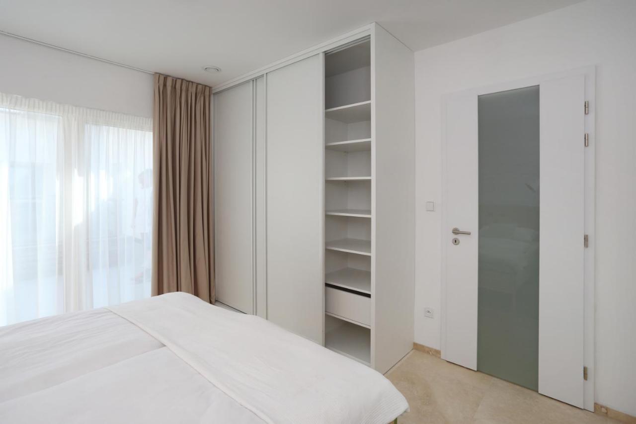 Apartmany Omega ลานชโกรน ภายนอก รูปภาพ